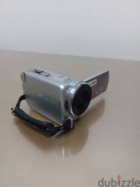 Sony Handycam DCR-SR68 3