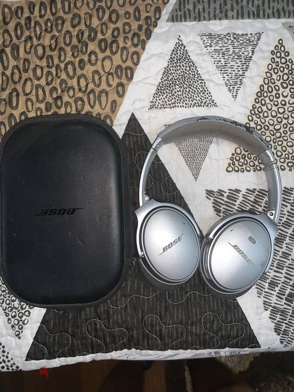 bose headphones used like a new with everthing 1