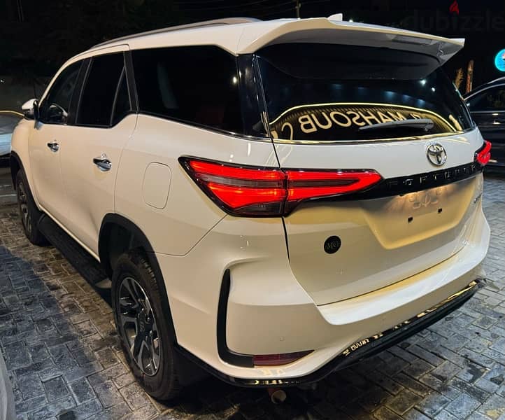 Toyota Fortuner 2025 sport 4.0l 1