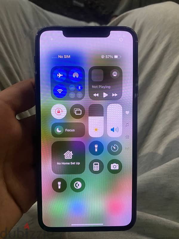 iphone 11pro max  مستعمل ويعمل بحاله جيده 2