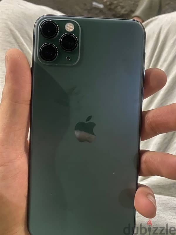 iphone 11pro max  مستعمل ويعمل بحاله جيده 5