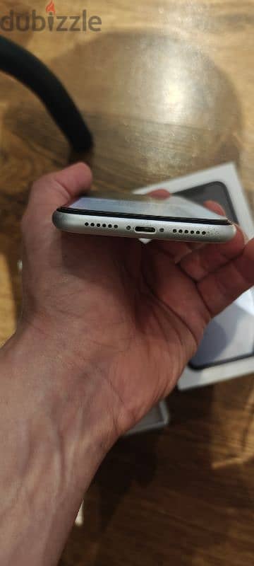 iPhone xr white 5