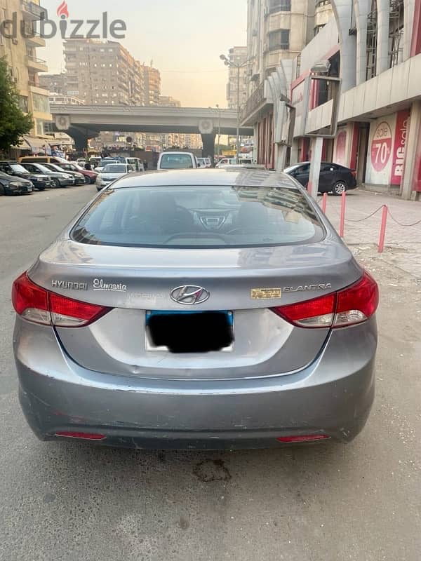 Hyundai Elantra 2012 1