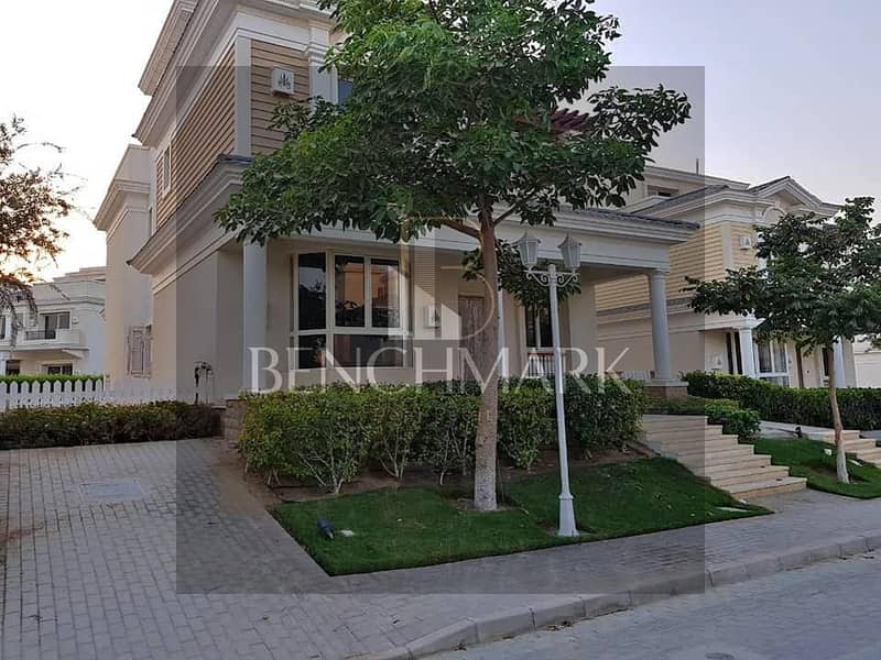 Villa for sale 4Bdr in Mountain View 4 October Compound delivery soon in installment Lake View next to Mall of Arabia and the entrance to Sheikh Zayed 15