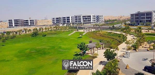 For sale, an apartment in Taj City Compound, next to Cairo International Airport, in the heart of the Fifth Settlement, 42% discount available in case 2