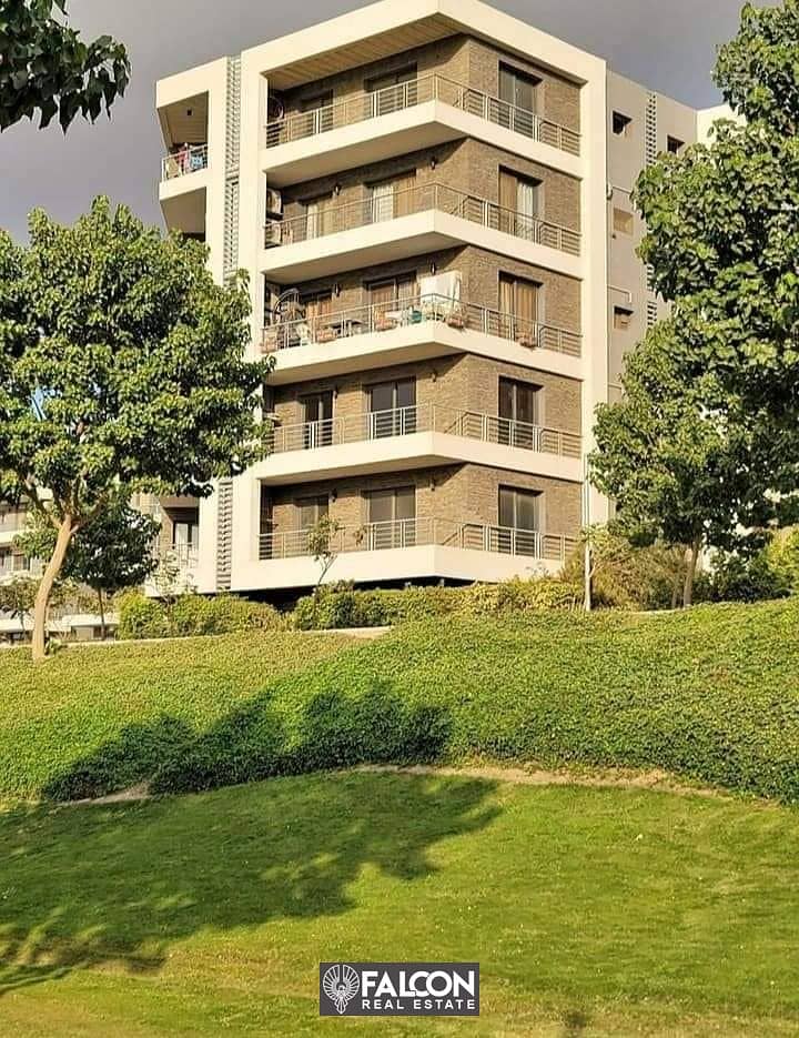 For sale, an apartment in Taj City Compound, next to Cairo International Airport, in the heart of the Fifth Settlement, 42% discount available in case 4