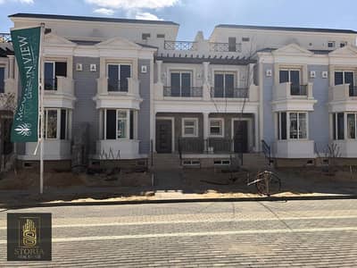 Townhouse villa for sale in Villa Compound only with installments over 9 years, “Kings Way” Mountain View