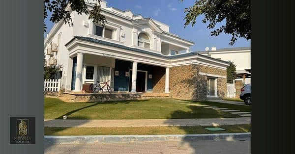 Townhouse villa for sale in Villa Compound only with installments over 9 years, “Kings Way” Mountain View 7