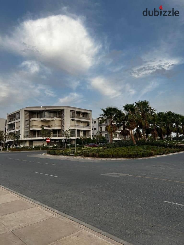 For sale, an apartment with a 42% discount on cash in front of Cairo Airport, Taj City Compound, New Cairo 4