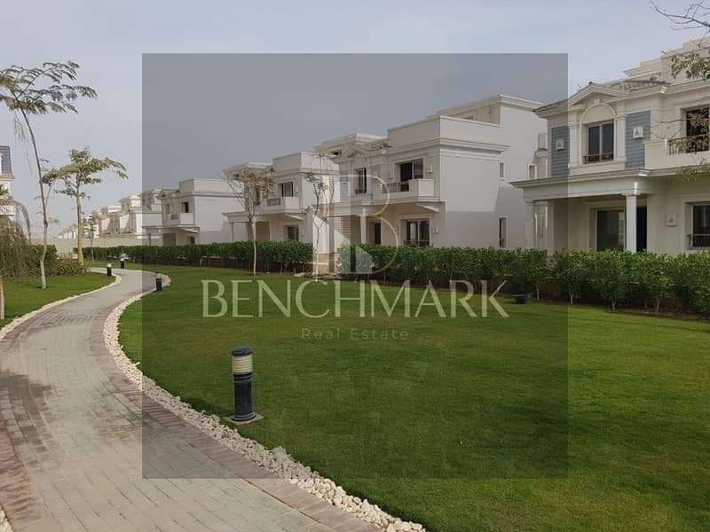 Villa for sale 4 Bdr in Mountain View October Park Compound, delivery now, corner, next to Mall of Arabia, near the entrance to Sheikh Zayed 1