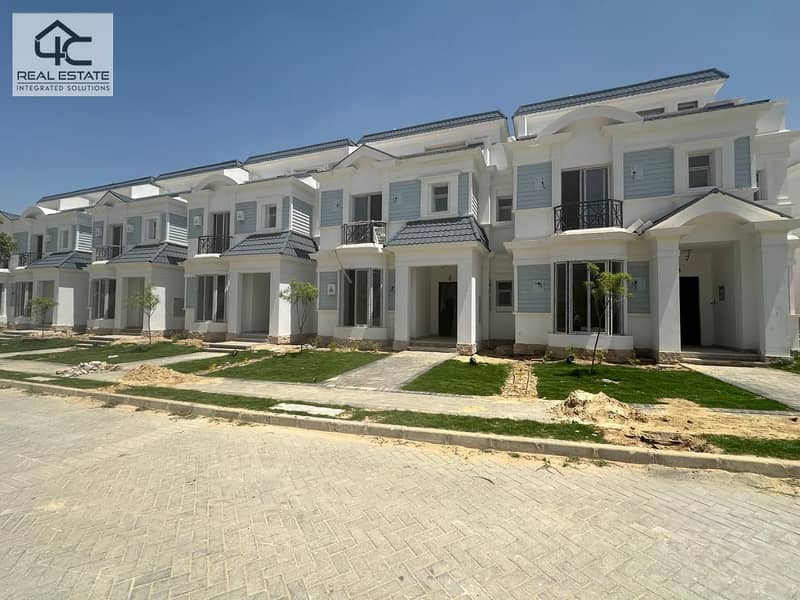 For sale, a townhouse villa with a garden, 210 sqm, ultra-finished, super luxury, Ready to move, 3 rooms, at the lowest price in the market 0