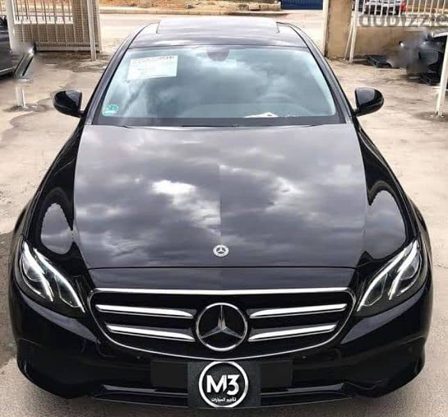 مرسيديس E200 موديل السنة 1