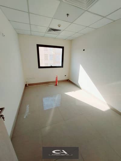 A clinic for rent 40 m one room at a special price finished and with air conditioning in the medical mall UMC in the Fifth Settlement