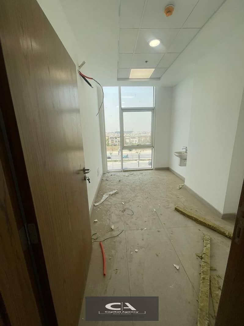 Clinic 48m fully finished for rent in sway mall - New Cairo 4