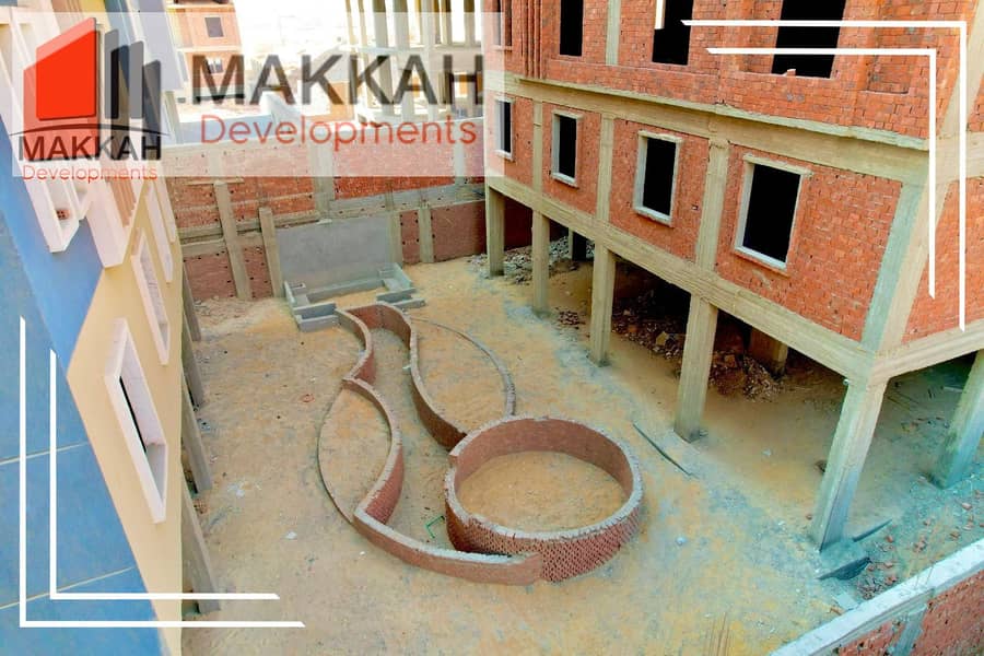 Apartment with an area of 155 square meters, featuring 3 bedrooms and 2 bathrooms, available in the Makkah Mini Compound. 2