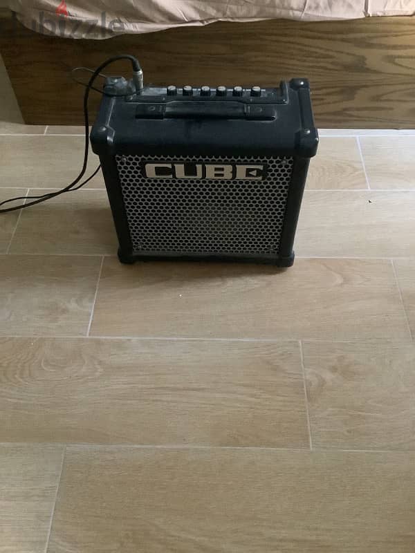 roland cube amplifier 10gx like new for electric guitar and home audio 0