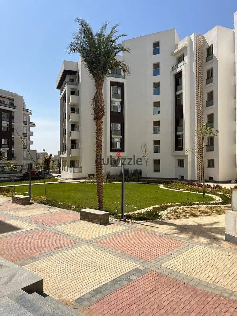 The last apartment for immediate delivery, 3 rooms, for sale with a down payment of 781 thousand pounds in the Fifth Settlement, in front of Mivida Co 19