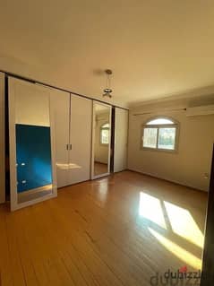 Apartment for rent in South Academy 0