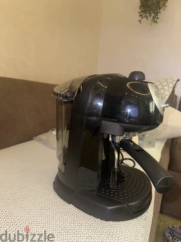 delonghi coffe machine non used 1