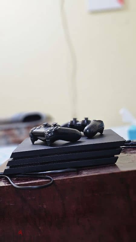 Playstation 4 pro 1 tera with two daulshock 4