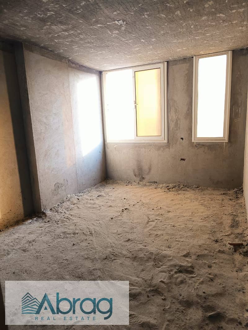 For sale, a 3-bedroom apartment with an open view, second row on Al-Saada Street, next to Maadi Dunes, Zahraa Al-Maadi 5