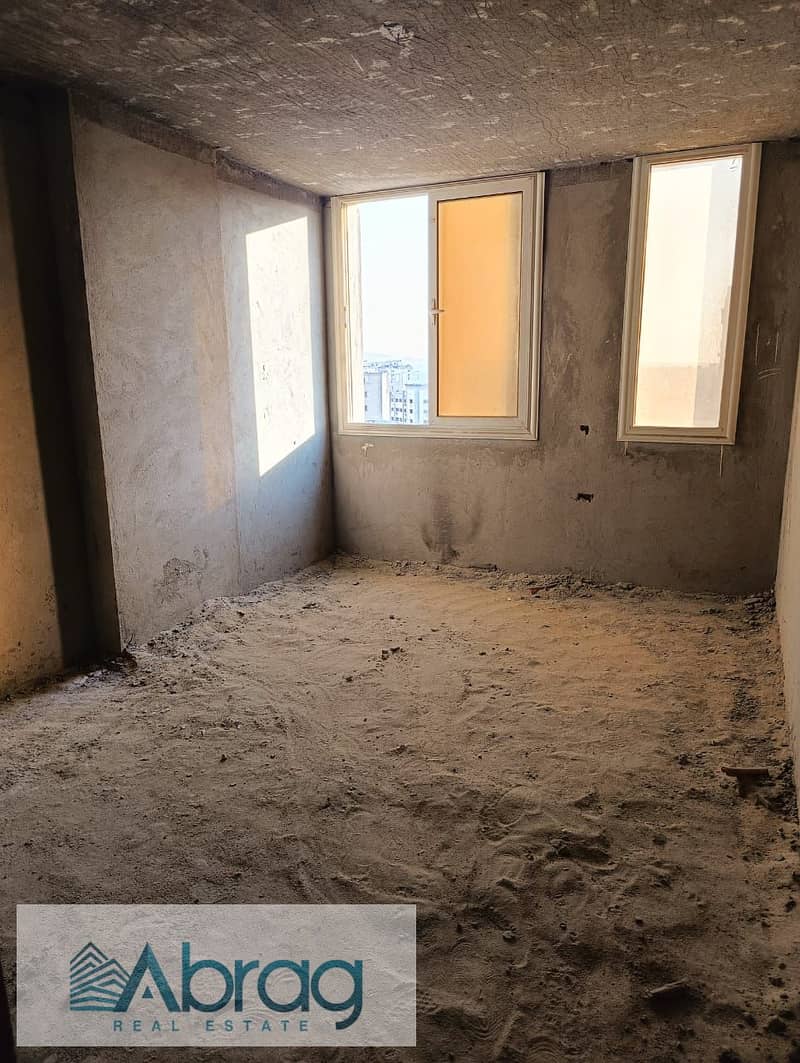 For sale, a 3-bedroom apartment with an open view, second row on Al-Saada Street, next to Maadi Dunes, Zahraa Al-Maadi 8