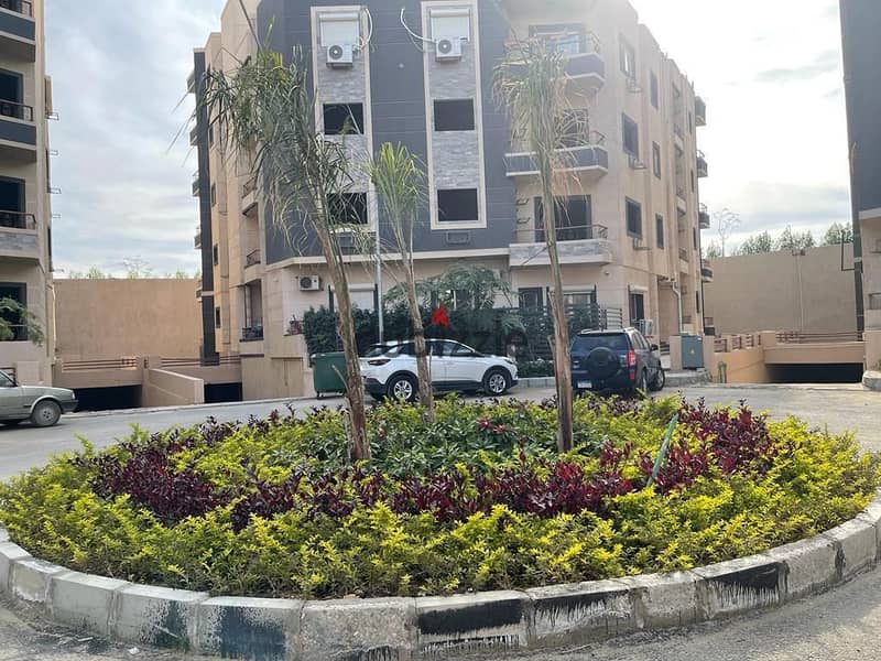 The last apartment, immediate delivery, two rooms, for sale, with a down payment of 780 thousand pounds, inside a compound in the Fifth Settlement, in 2