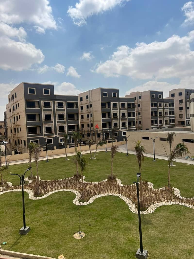 The last apartment, immediate delivery, two rooms, for sale, with a down payment of 780 thousand pounds, inside a compound in the Fifth Settlement, in 12