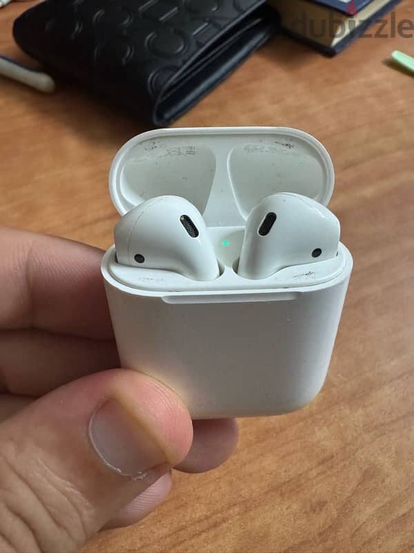 Apple Airpods (2nd Generation) very good condition 2