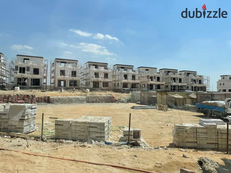 Townhouse for sale in Kingsway from Mountain View at the entrance to Zayed 4 and near iCity October and Mall of Arabia 1