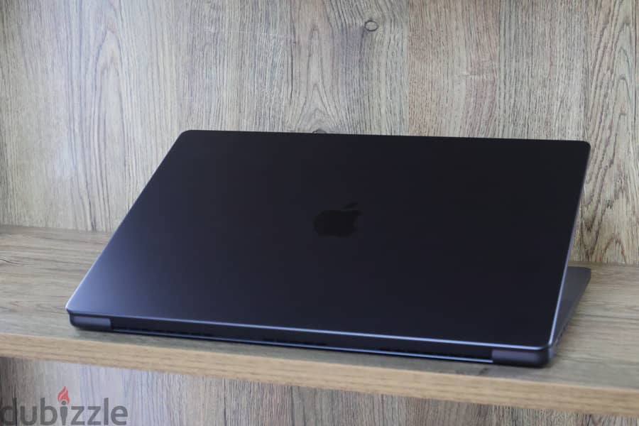 MacBook Pro 16-inch M3 Pro chip 18GB 512 ضمان 3 سنين 3