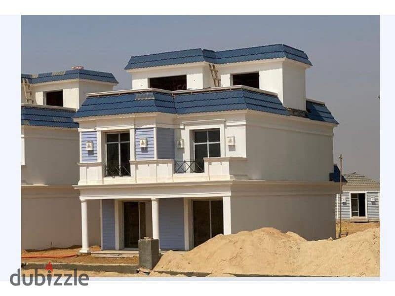 Town house corner for sale in mountian view i city New cairo 0