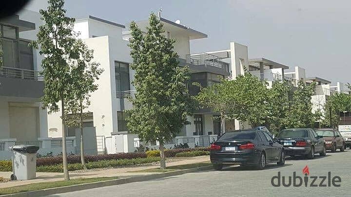 Apartment in a prime location in the first compound in front of Cairo Airport, with installments 11