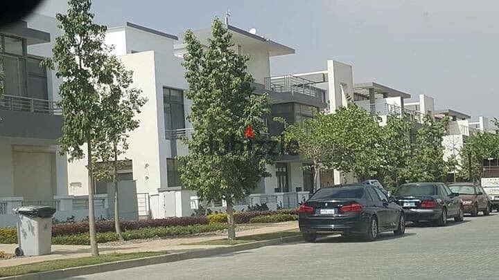 Apartment in a prime location in the first compound in front of Cairo Airport, with installments 11