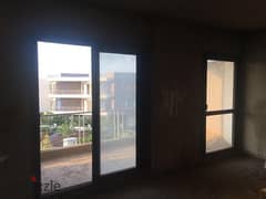 Apartment in a prime location in the first compound in front of Cairo Airport, with installments