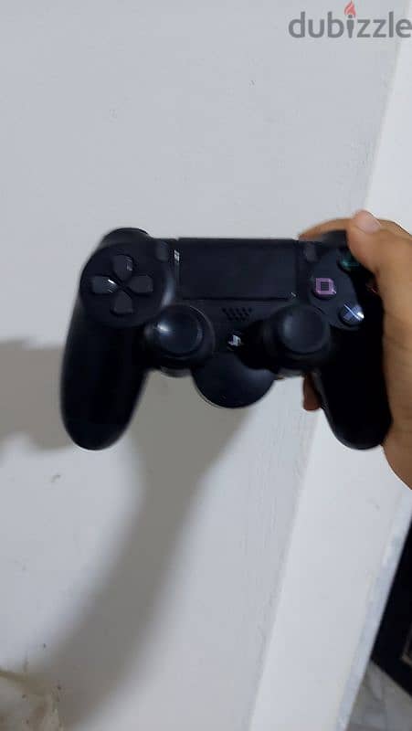 Ps4 slim for sell بلايستيشن فور سليم للبيع 4