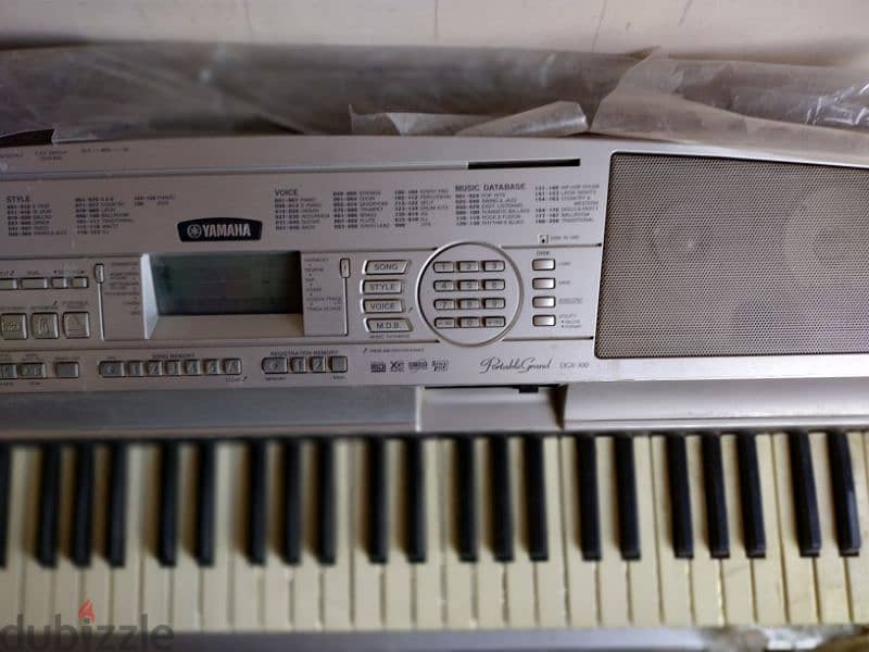 Yamaha . Portable grand DGX-300 2