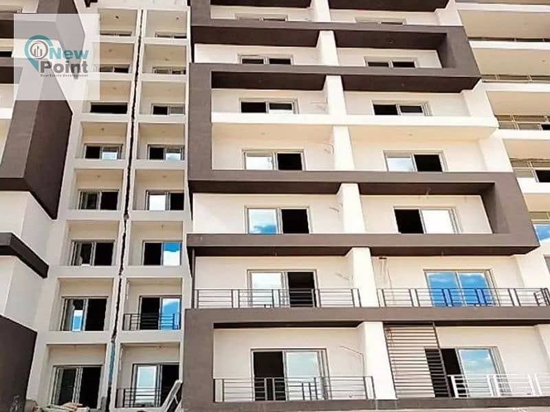 With a down payment of 765 thousand, own a distinctive 170-square-meter apartment close to the villas area in the R7 area in the Administrative Capita 4