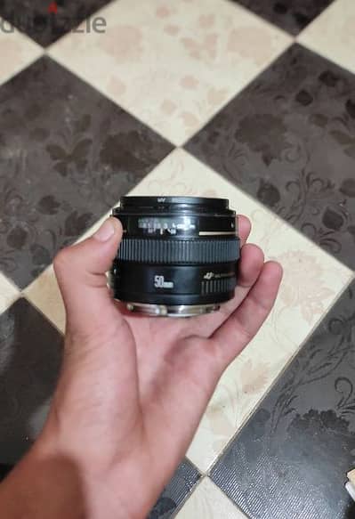 عدسة كانون 50mm 1.4