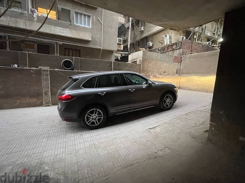 Porsche Cayenne 2011 the only car below 100K kilometer 3