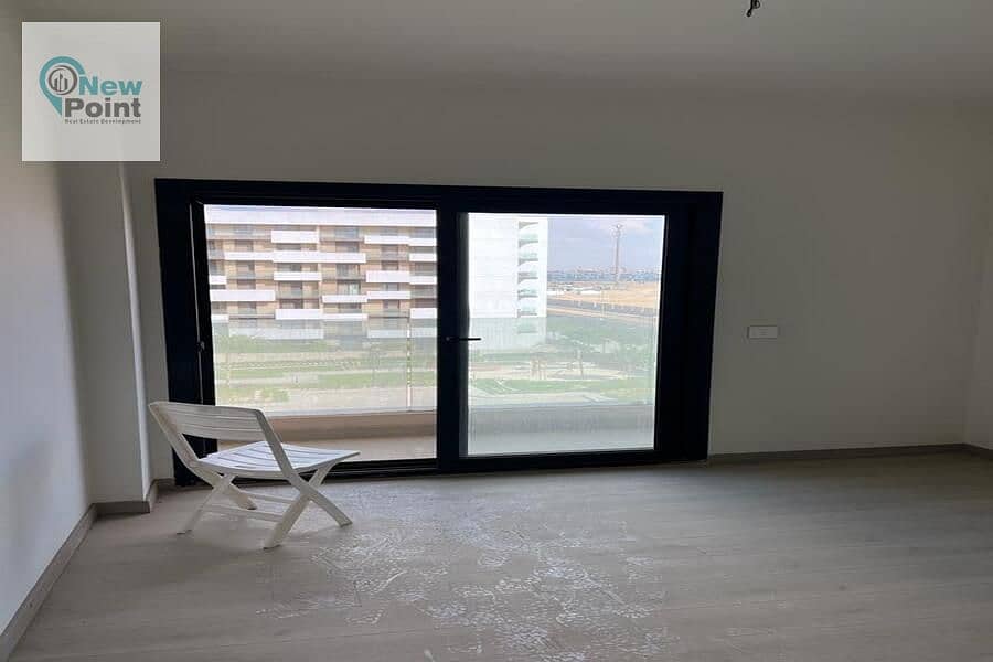 For sale, a fully finished two-bedroom apartment in a distinguished compound in front of the International Medical Center in El Shorouk 3