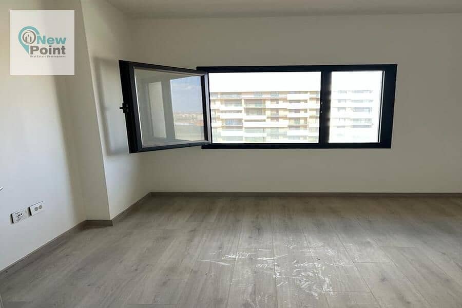 For sale, a fully finished two-bedroom apartment in a distinguished compound in front of the International Medical Center in El Shorouk 5