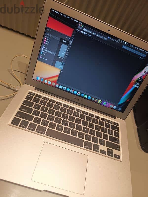 MacBook Air 2017 i5 8gb Ram 128 gb ssdللبيع 1