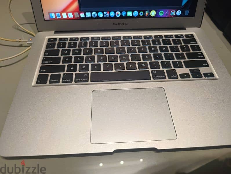 MacBook Air 2017 i5 8gb Ram 128 gb ssdللبيع 2