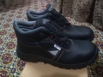 حذاء سيفتي صنع في عمان Safety Shoes WAQ made in Oman