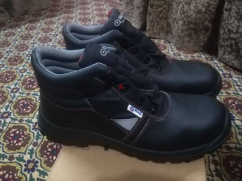 حذاء سيفتي صنع في عمان Safety Shoes WAQ made in Oman 0