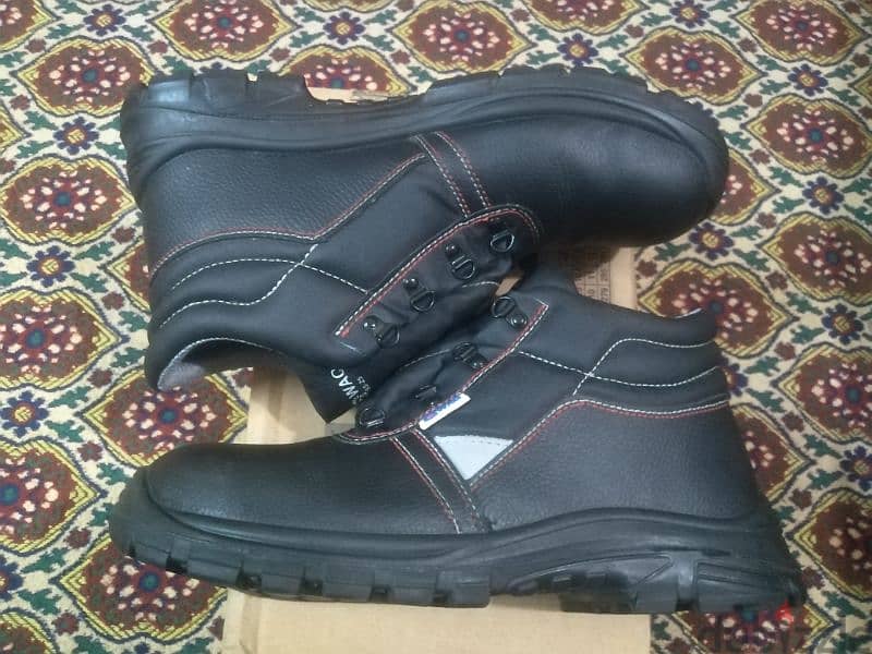 حذاء سيفتي صنع في عمان Safety Shoes WAQ made in Oman 1