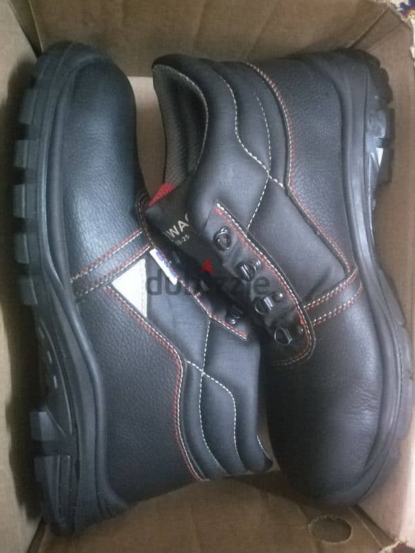 حذاء سيفتي صنع في عمان Safety Shoes WAQ made in Oman 2