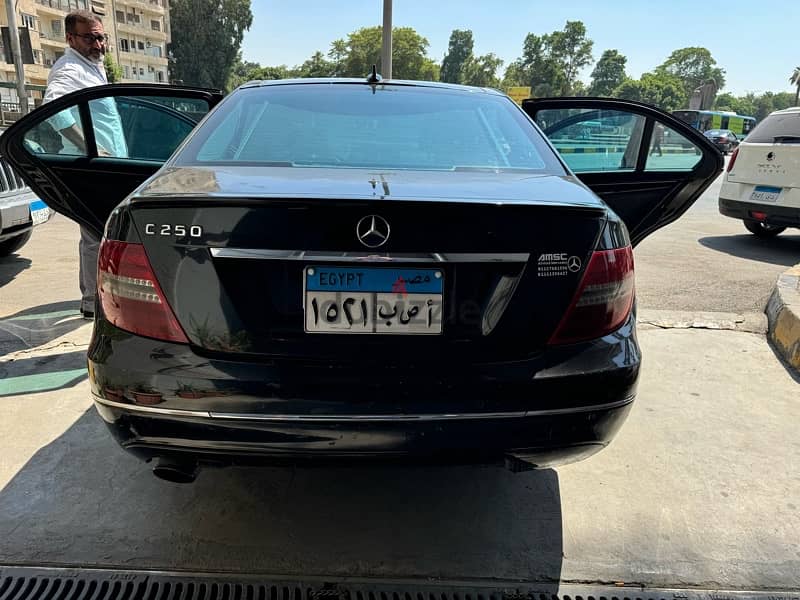 Mercedes-Benz C250 2012 7