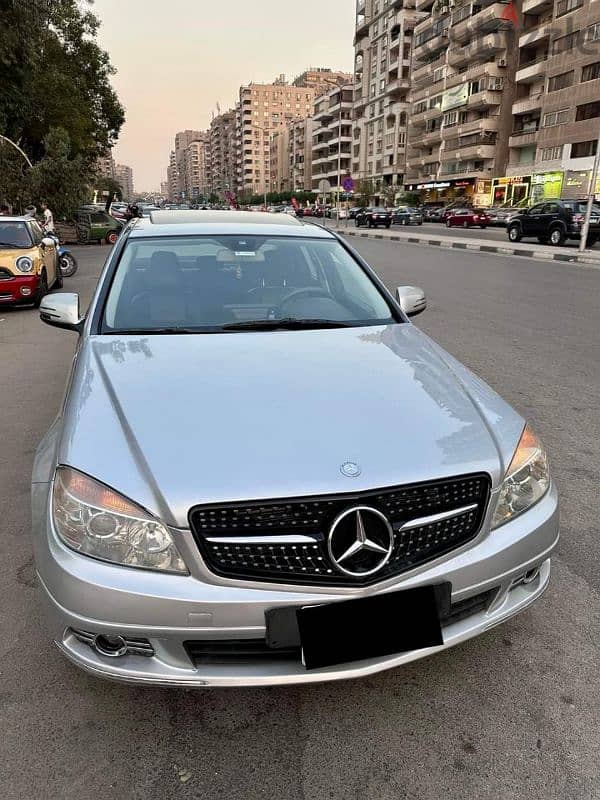 مرسيدس C200 بحالة ممتازة 2